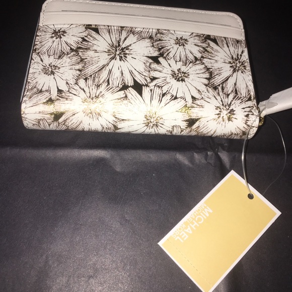 ♦️SALE♦️MICHAEL Michael Kors Zip Around Case - Picture 3 of 4